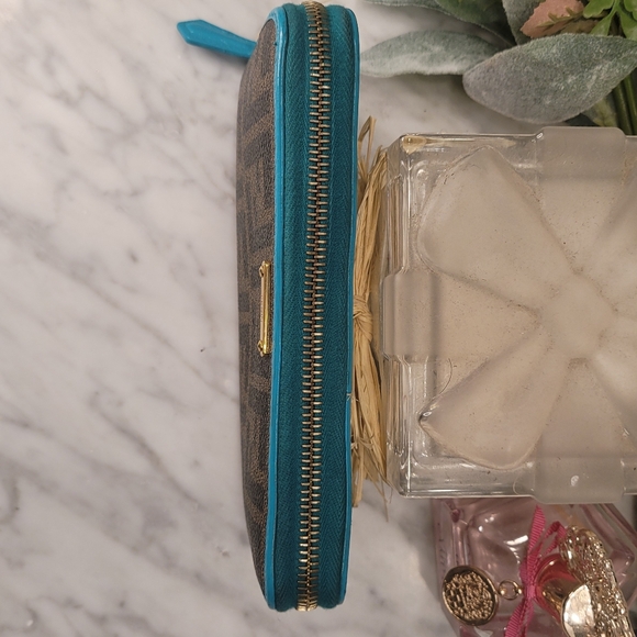 Fendi Zucca Zip Around Wallet EUC - Picture 11 of 13